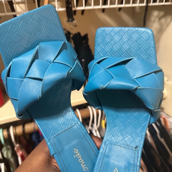 Heels - Picture 2 of 2